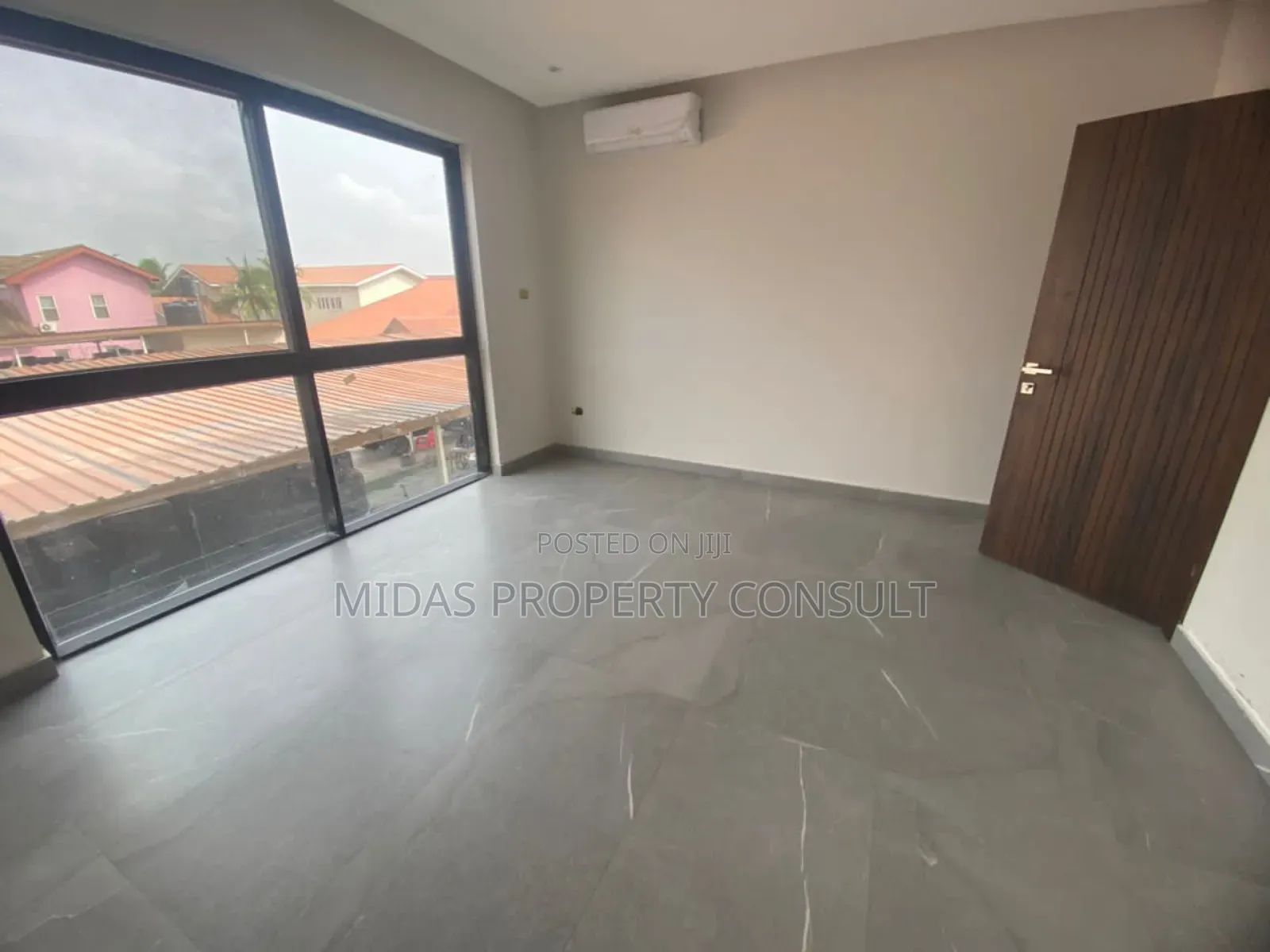 5bdrm House in Adjiringanor, Adjiriganor for sale