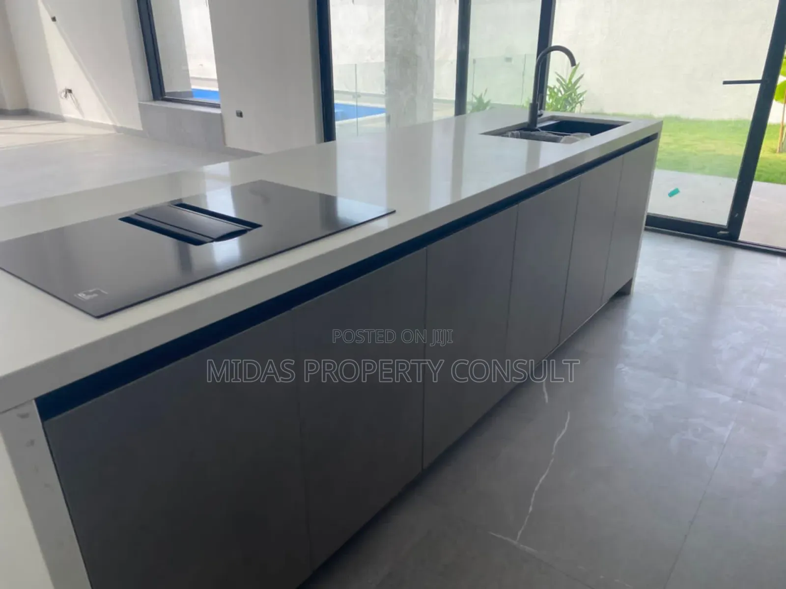 5bdrm House in Adjiringanor, Adjiriganor for sale