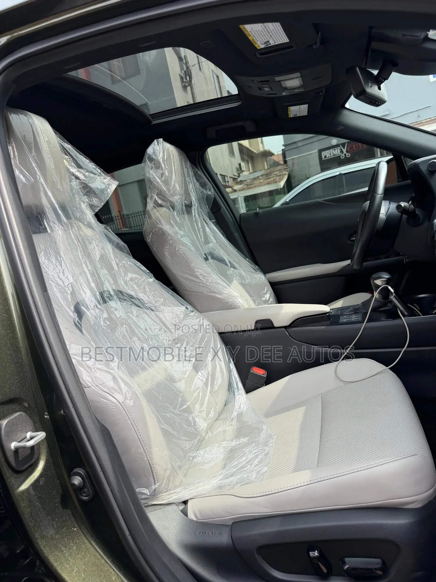 Lexus UX 250h Premium AWD 2024 Green