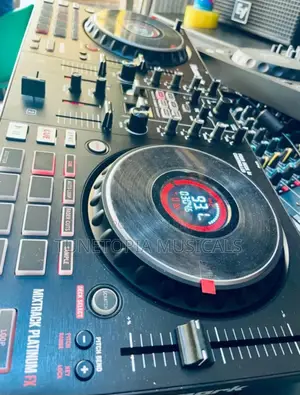 Numark Mixtrack Platinum Fx 4-deck Dj Controller.