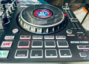 Numark Mixtrack Platinum Fx 4-deck Dj Controller.