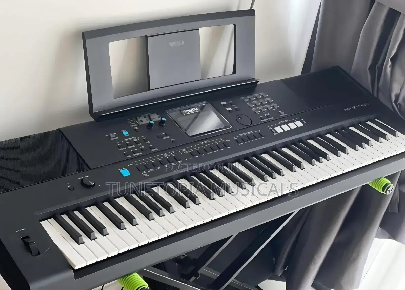 Yamaha Psr-ew425 Portable Keyboard.