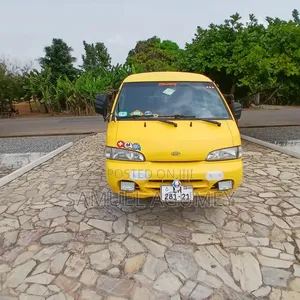 Hyundai H-100 2001 Yellow