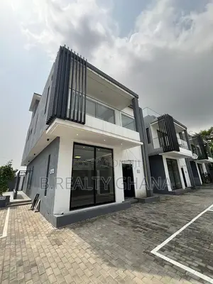 4bdrm Townhouse / Terrace in Dzorwulu for rent