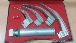 Fiber Optic Layrangoscope With 4 Blades