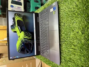 Laptop Lenovo LOQ 15IRH8 24GB Intel Core I7 SSHD (Hybrid) 1T
