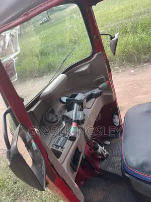 Bajaj RE 2022 Red