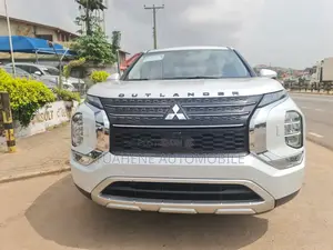 Mitsubishi Outlander SE 2022 White