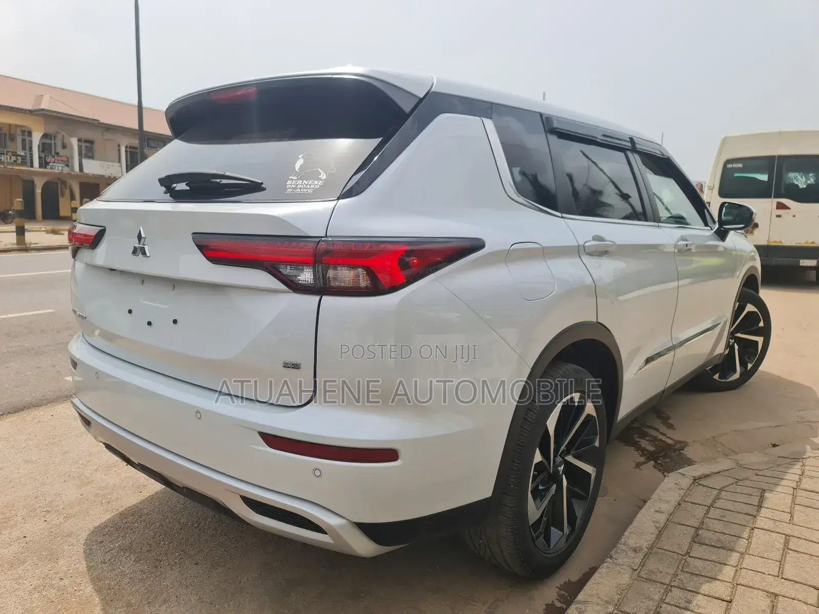 Mitsubishi Outlander SE 2022 White