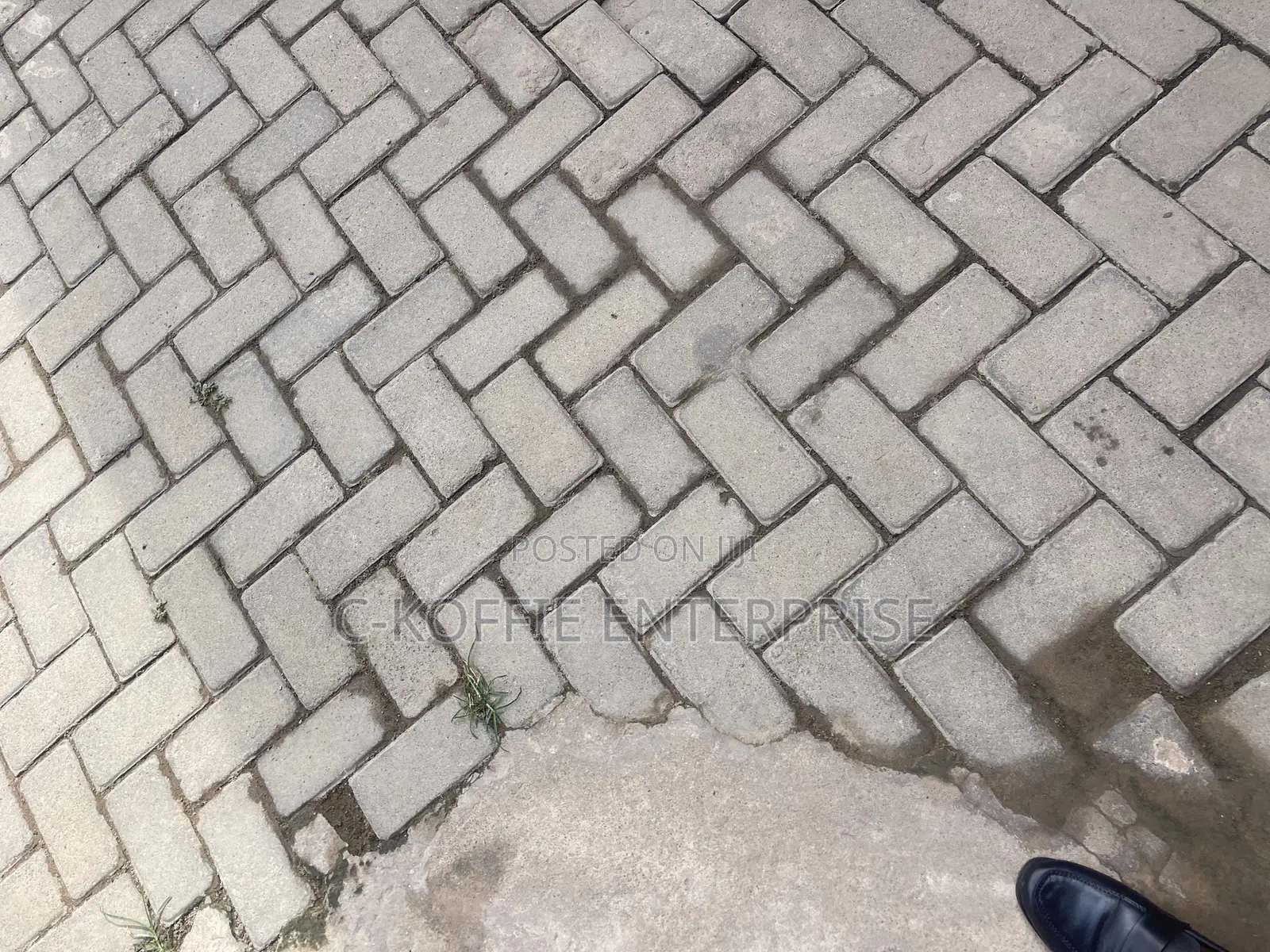 Old Structure on 1 and Half Plot at Achimota for Rent