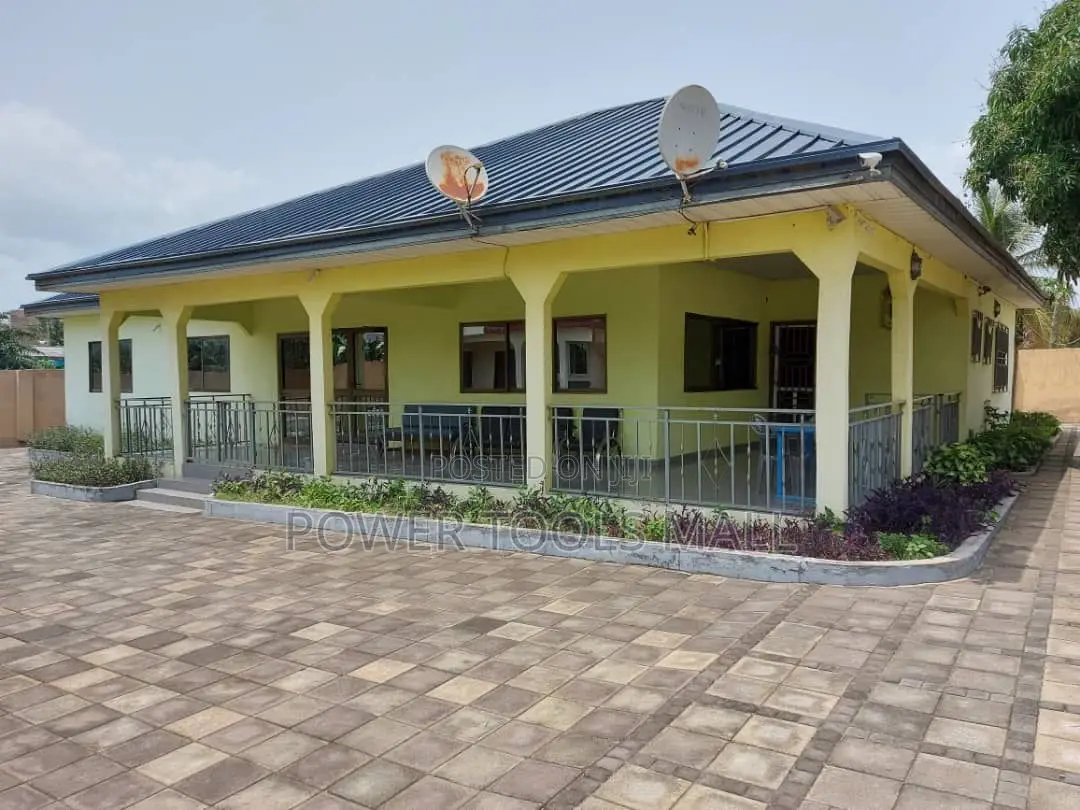 7bdrm House in Kasoa for sale