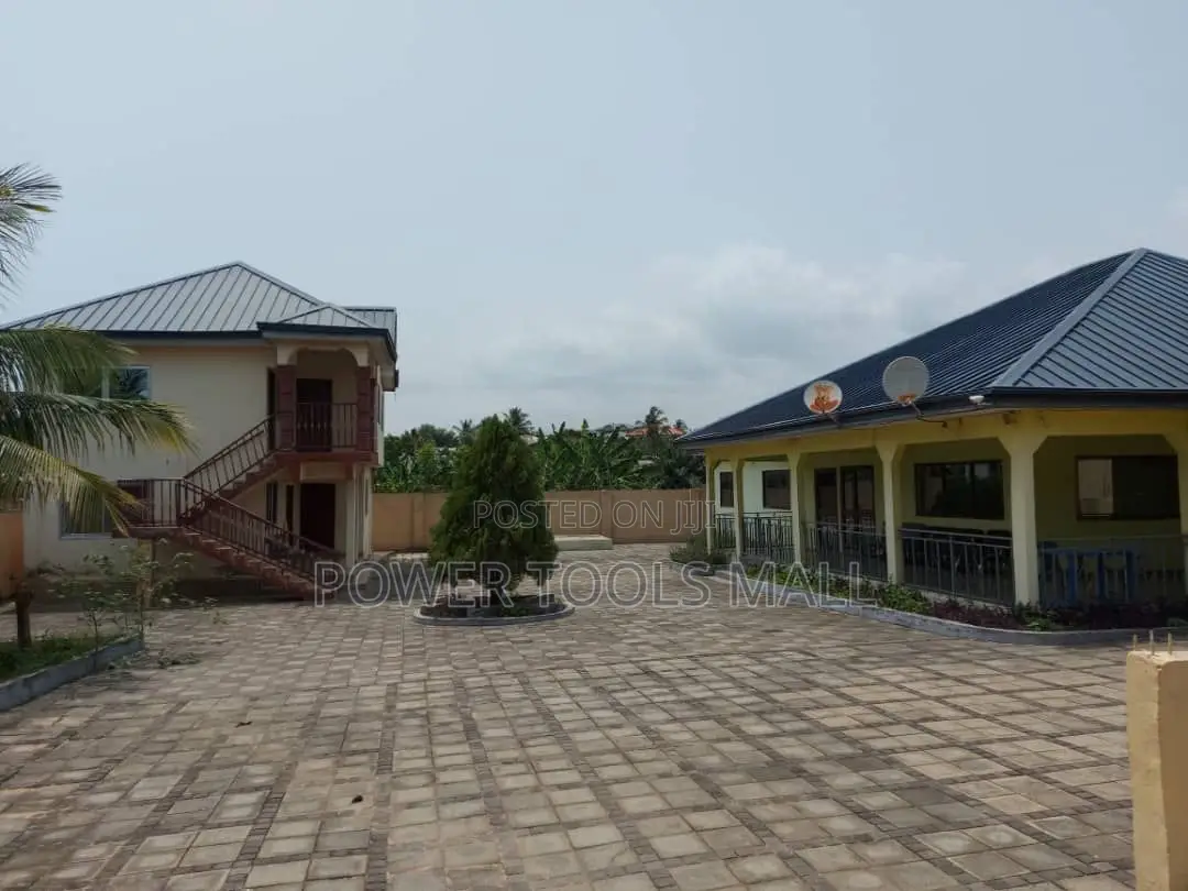 7bdrm House in Kasoa for sale