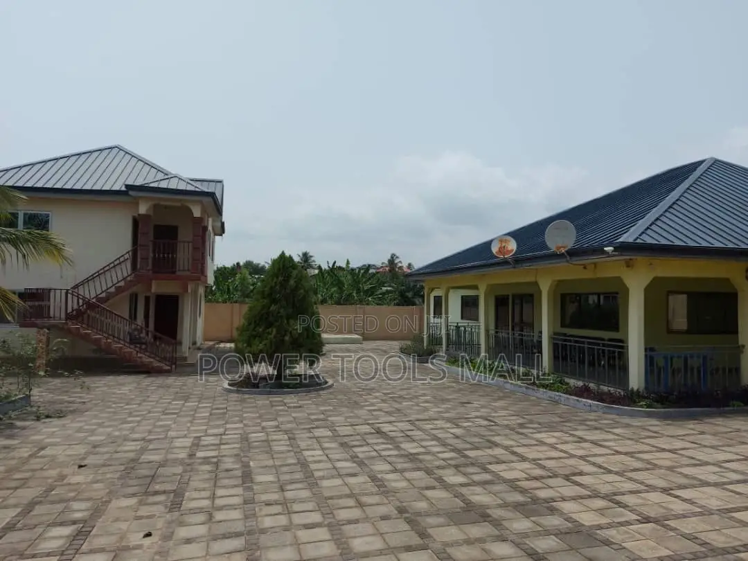 7bdrm House in Kasoa for sale