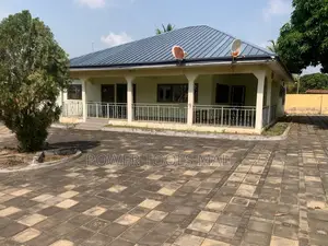 7bdrm House in Kasoa for sale