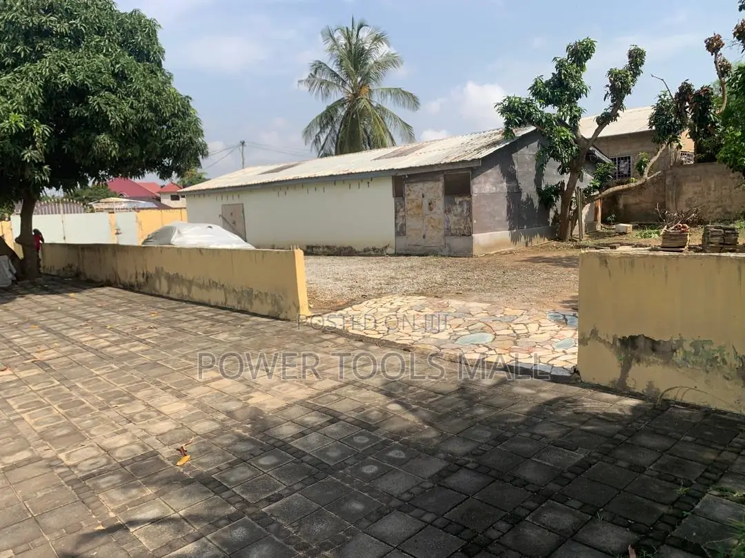7bdrm House in Kasoa for sale