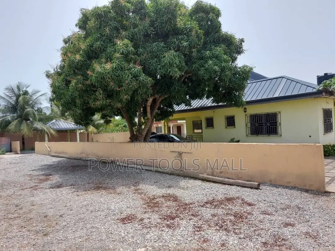 7bdrm House in Kasoa for sale