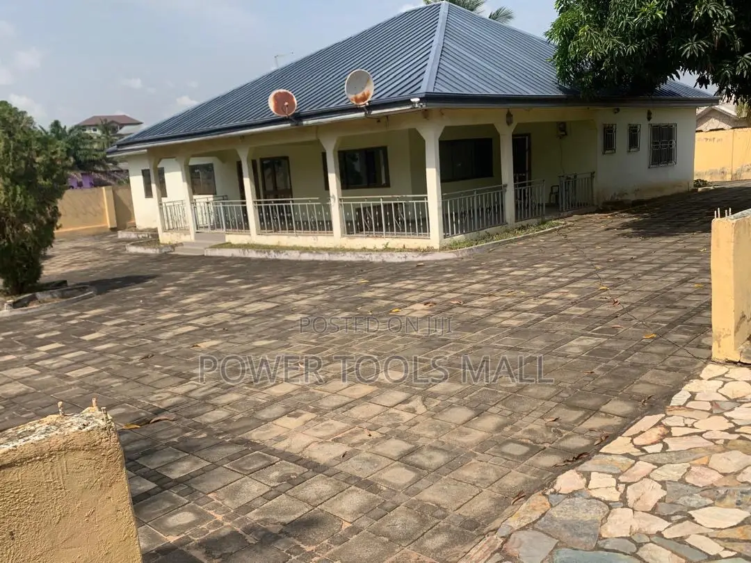 7bdrm House in Kasoa for sale