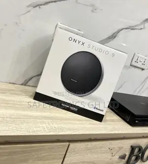 Try Out Sleek Onyx Studio 9 Electric Harman Kardon Speaker