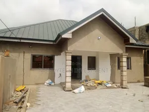 3bdrm House in Lake Side Estate for sale