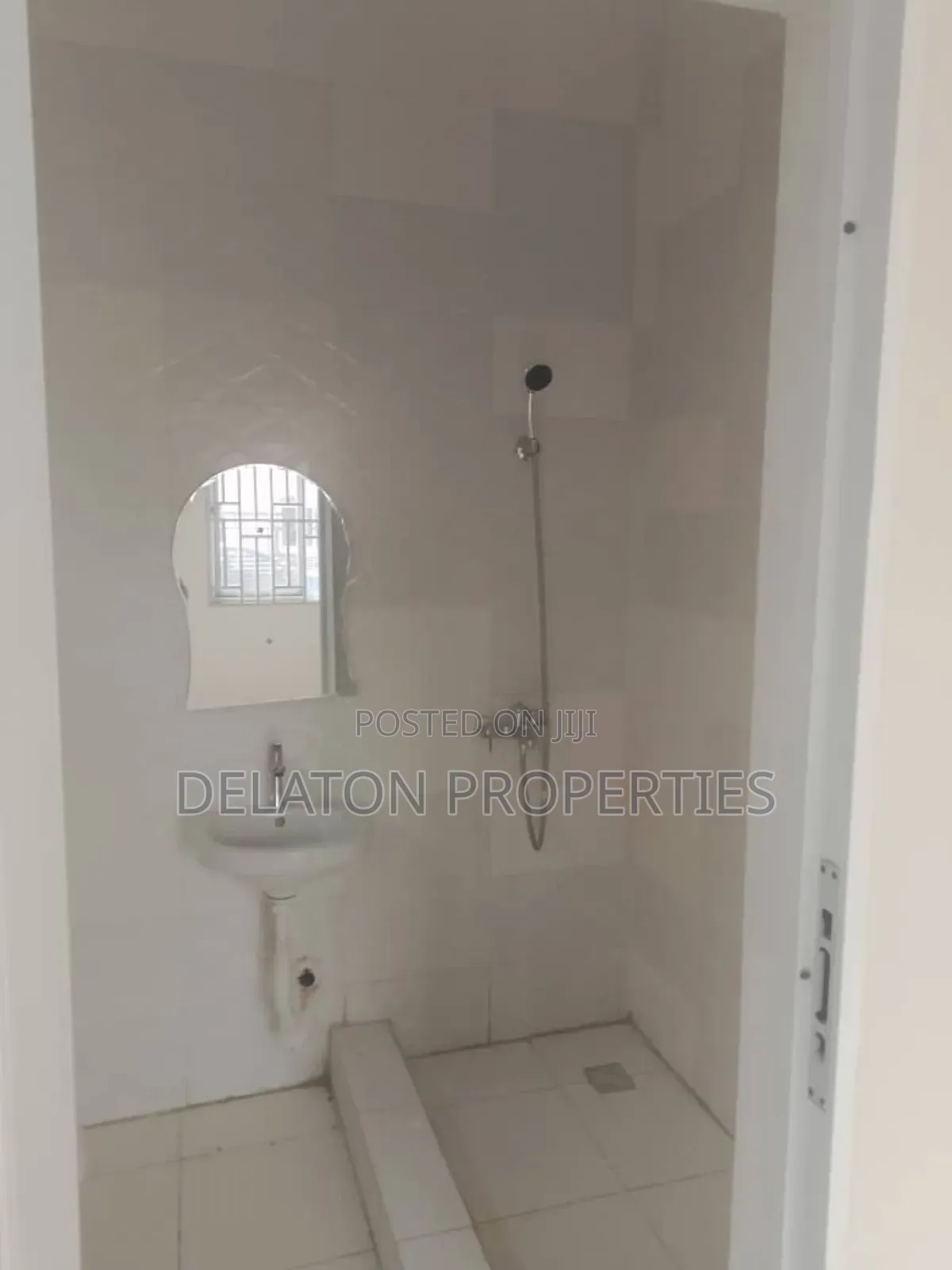 3bdrm House in Adom, Tema Metropolitan for rent