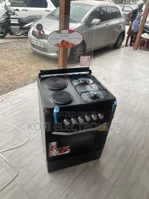 Free-Standing Gas Cooker With Electric Plates