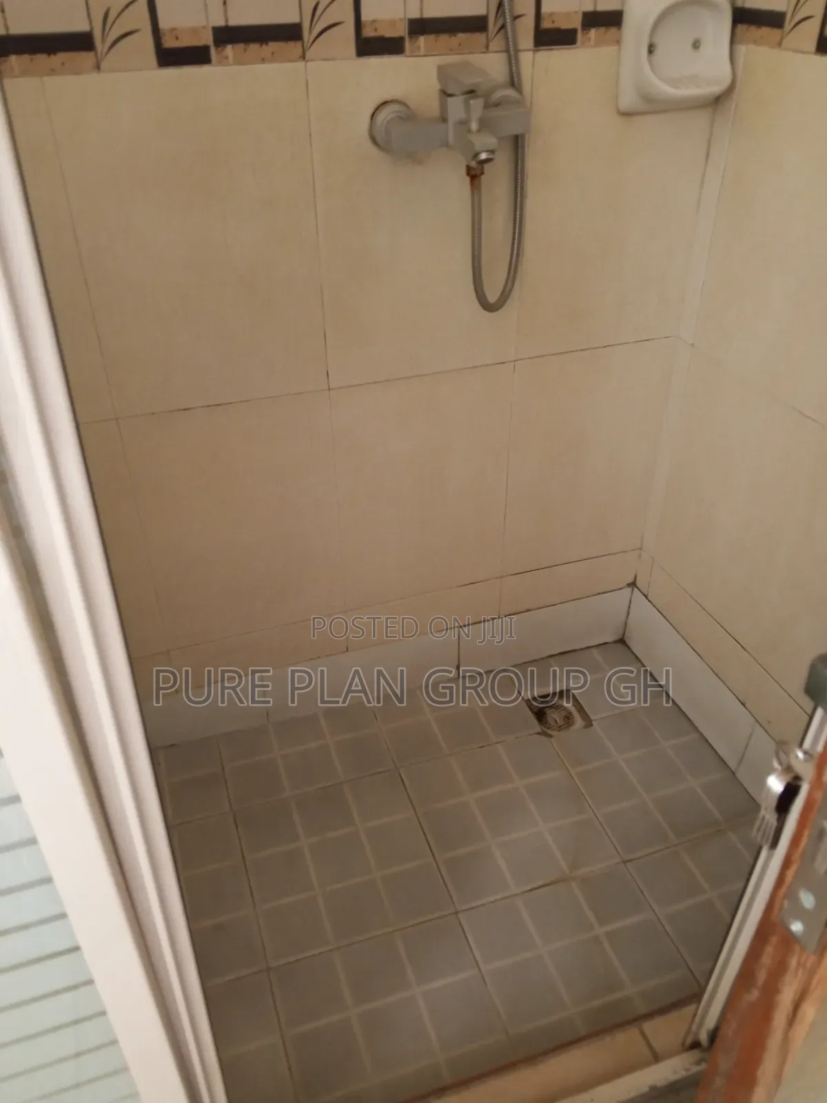 3bdrm Apartment in Abelemkpe, Lincoln School Area for rent