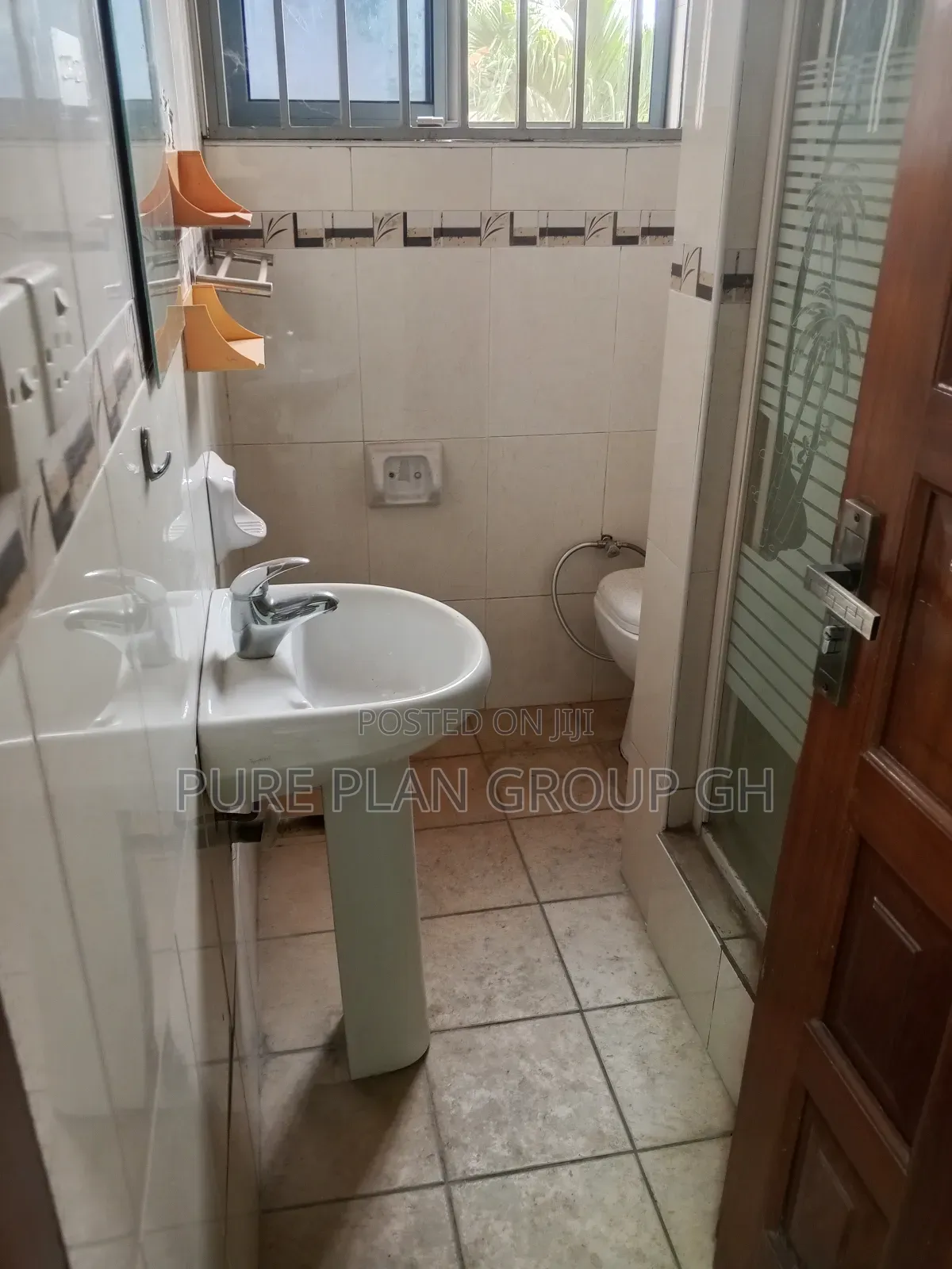 3bdrm Apartment in Abelemkpe, Lincoln School Area for rent