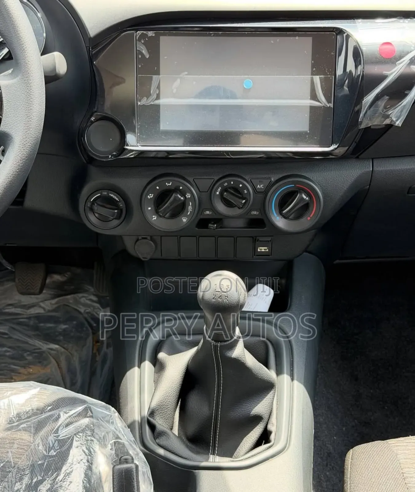 New Toyota Hilux 2023 White