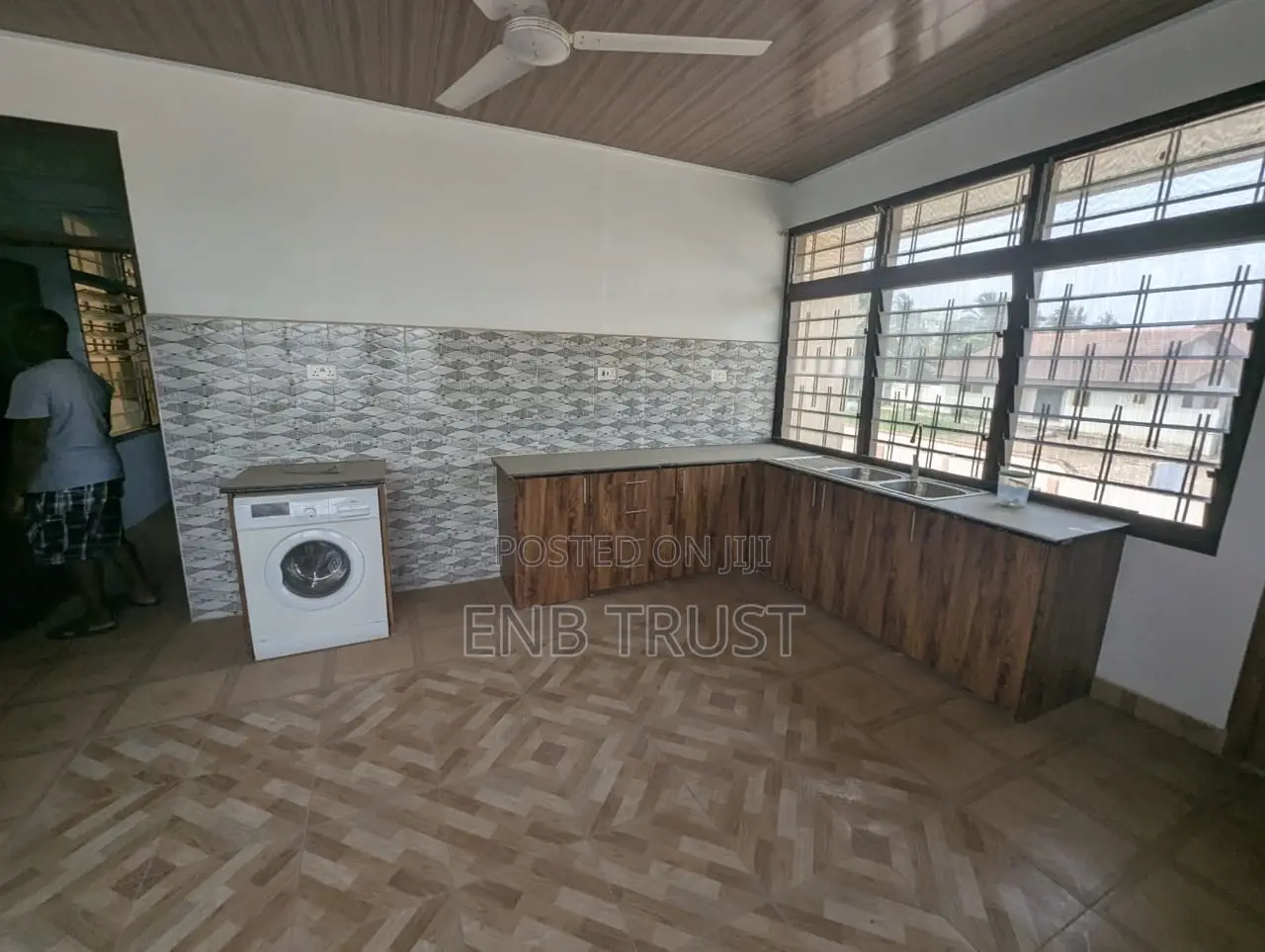 6bdrm Duplex in North Legon for sale