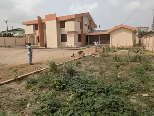 6bdrm Duplex in North Legon for sale