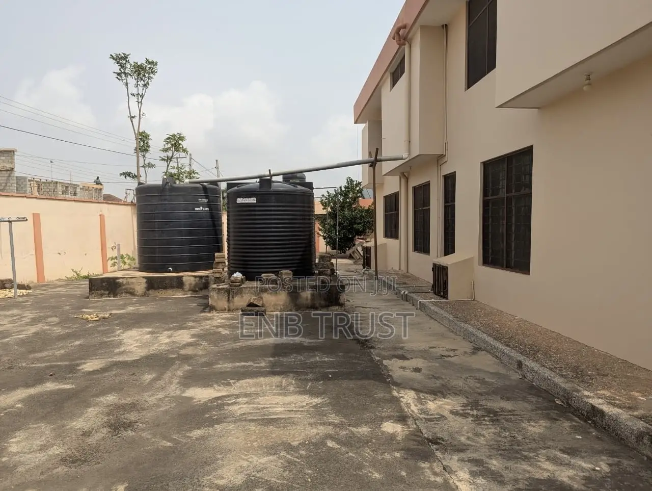 6bdrm Duplex in North Legon for sale
