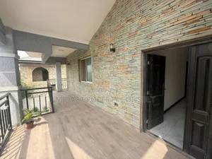 7bdrm House in Community 12, Tema Metropolitan for sale