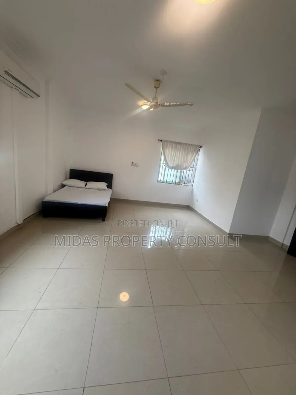 7bdrm House in Community 12, Tema Metropolitan for sale