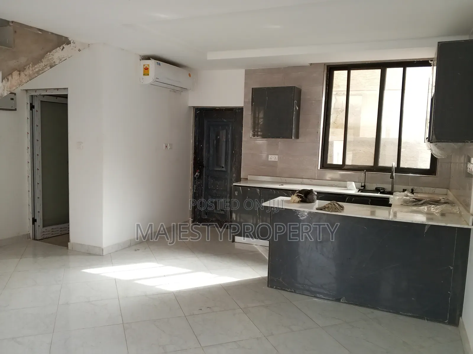 2bdrm Duplex in School Junction for rent