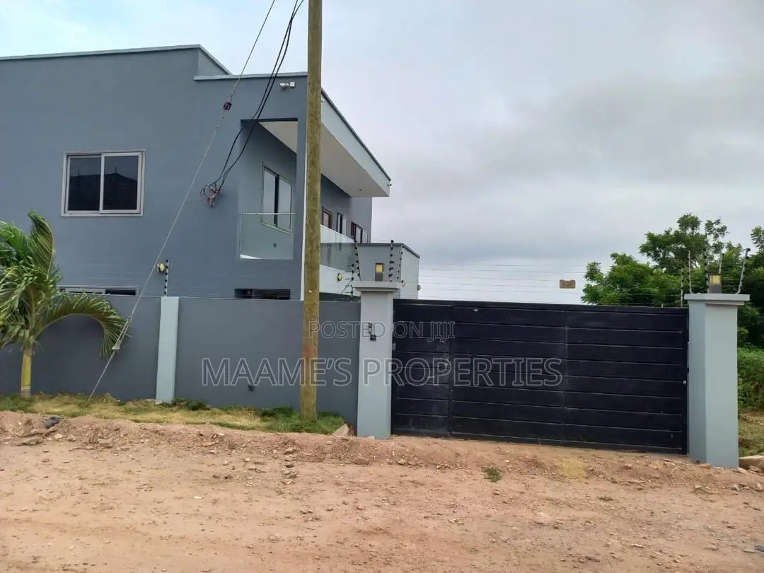 5bdrm Duplex in Bortiano for sale