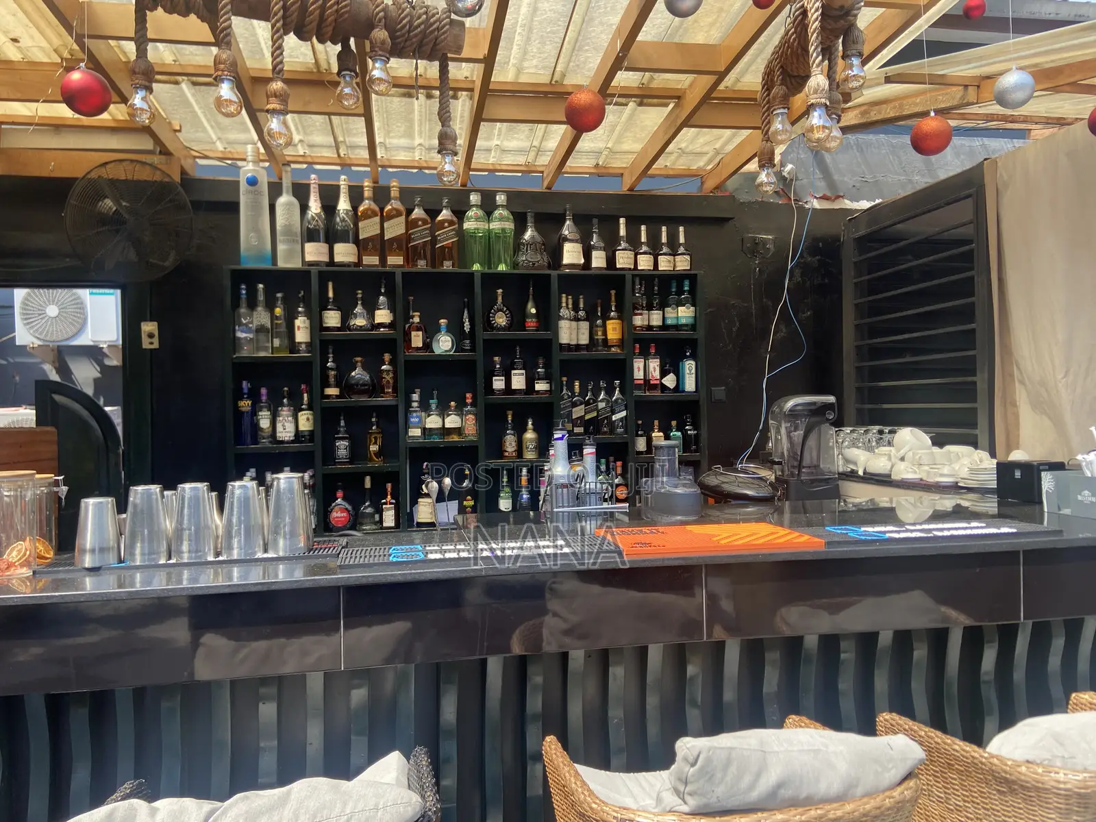 Mixologist (Bar Manager)