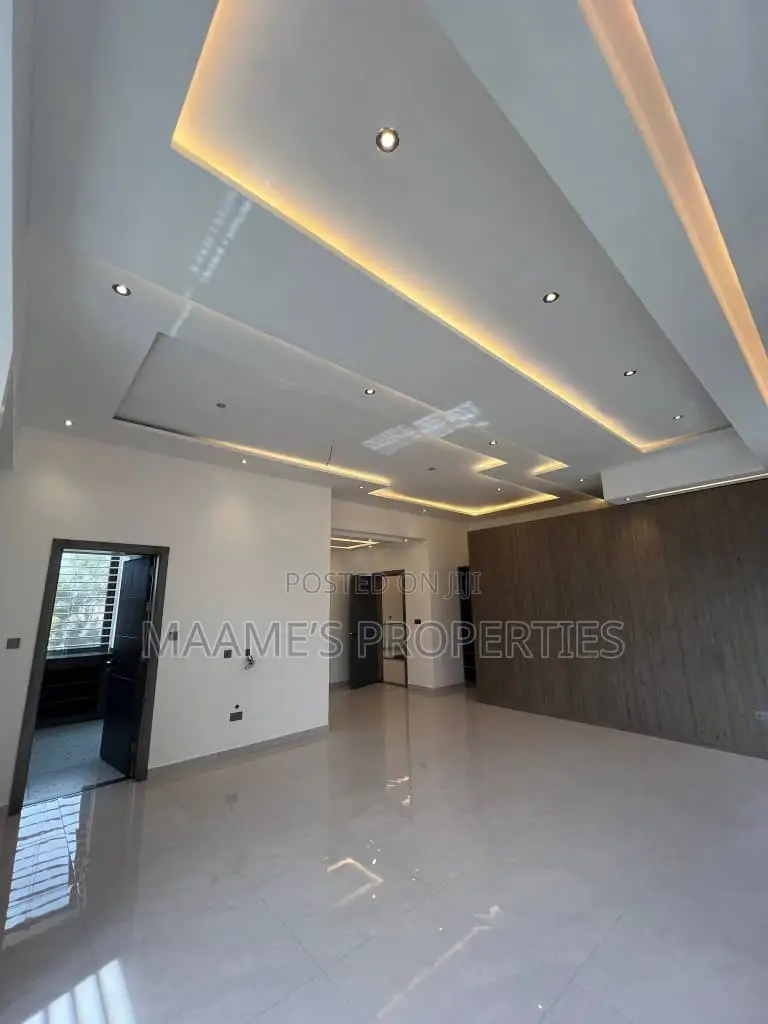 7bdrm Duplex in East Legon for sale