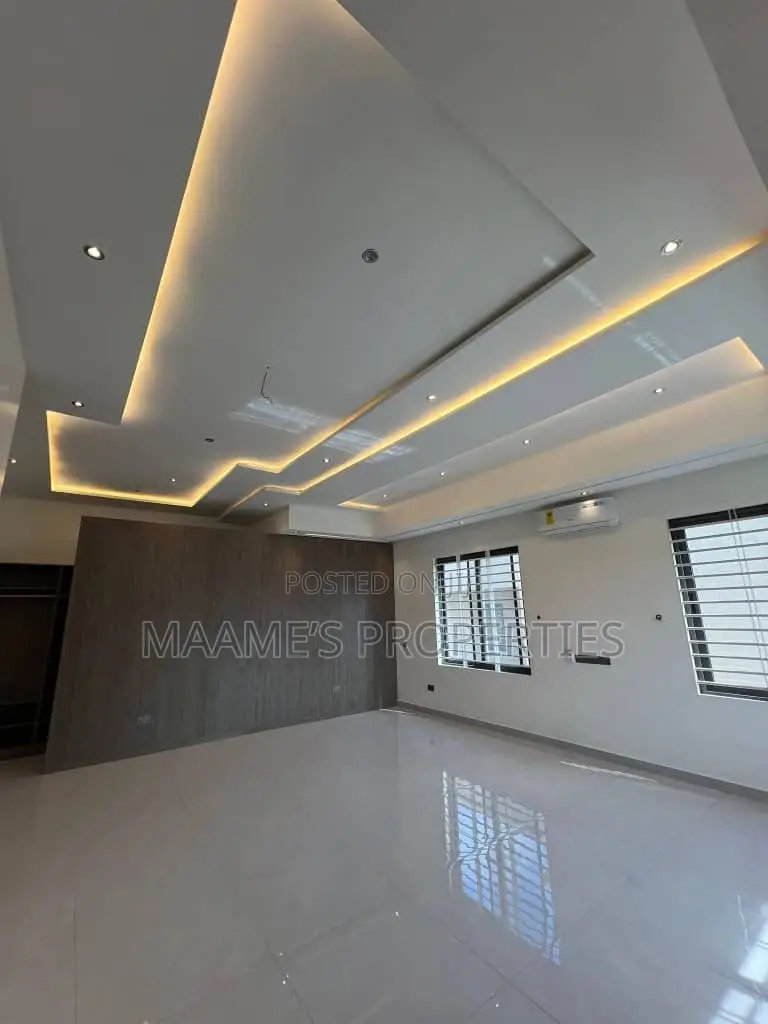 7bdrm Duplex in East Legon for sale