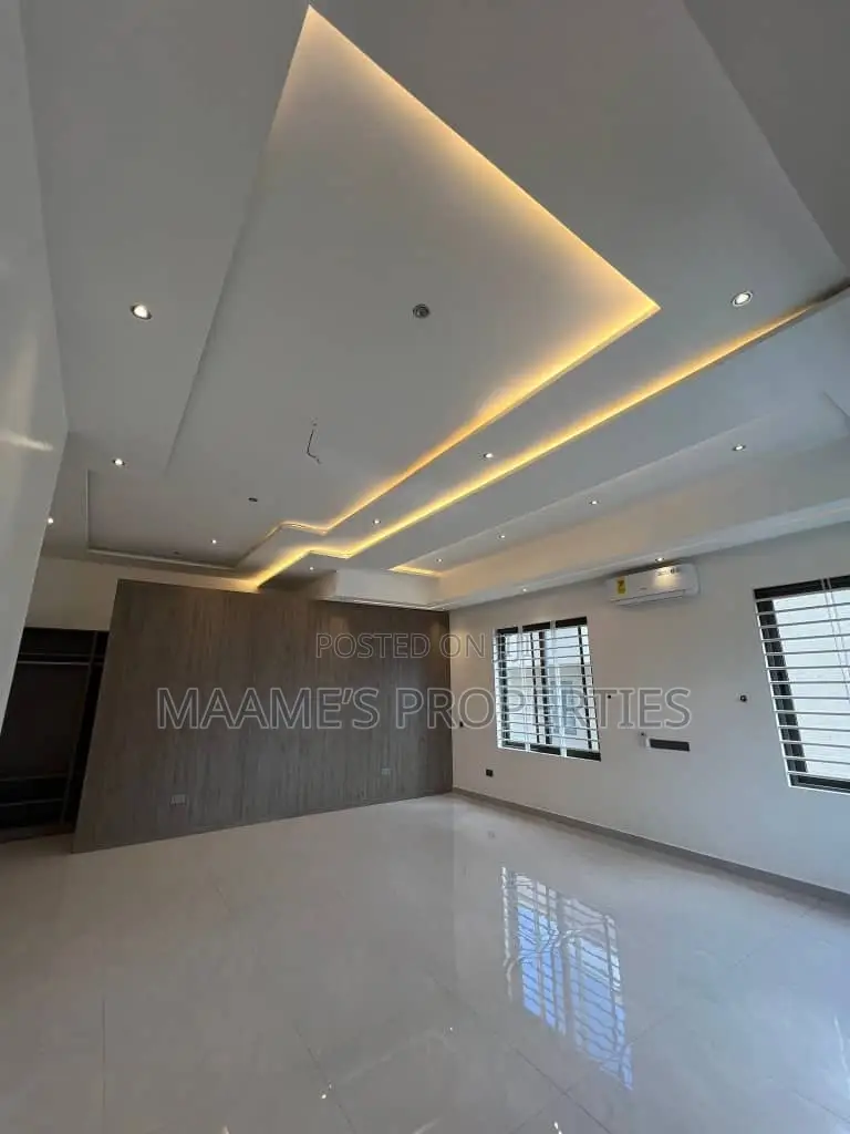 7bdrm Duplex in East Legon for sale