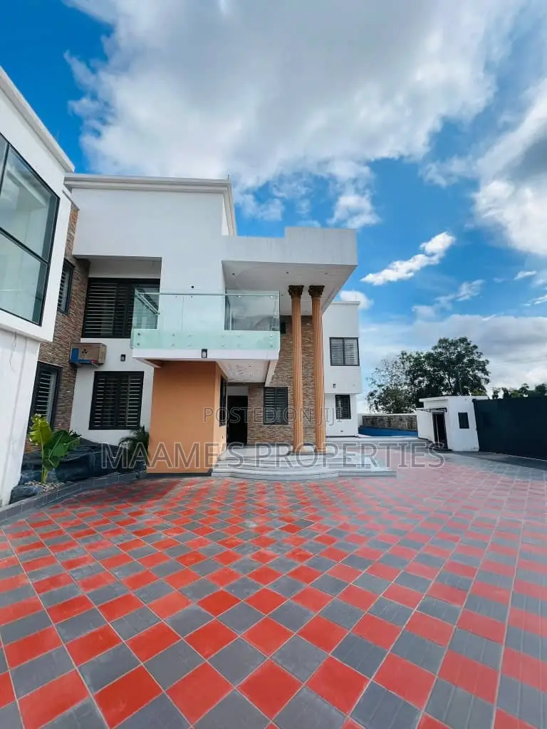 7bdrm Duplex in East Legon for sale