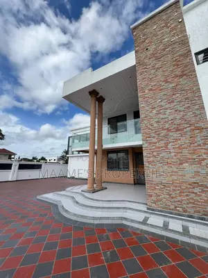 7bdrm Duplex in East Legon for sale
