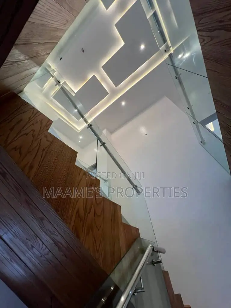 7bdrm Duplex in East Legon for sale