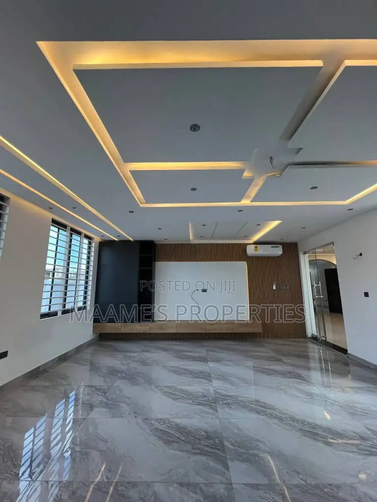 7bdrm Duplex in East Legon for sale