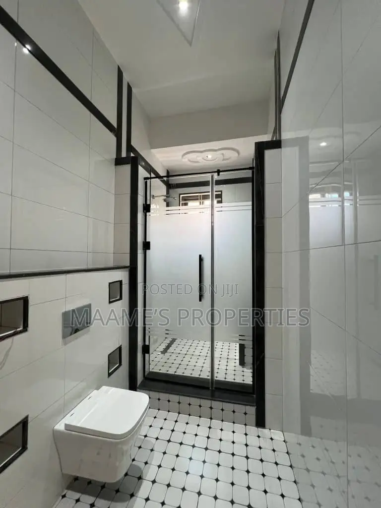 7bdrm Duplex in East Legon for sale