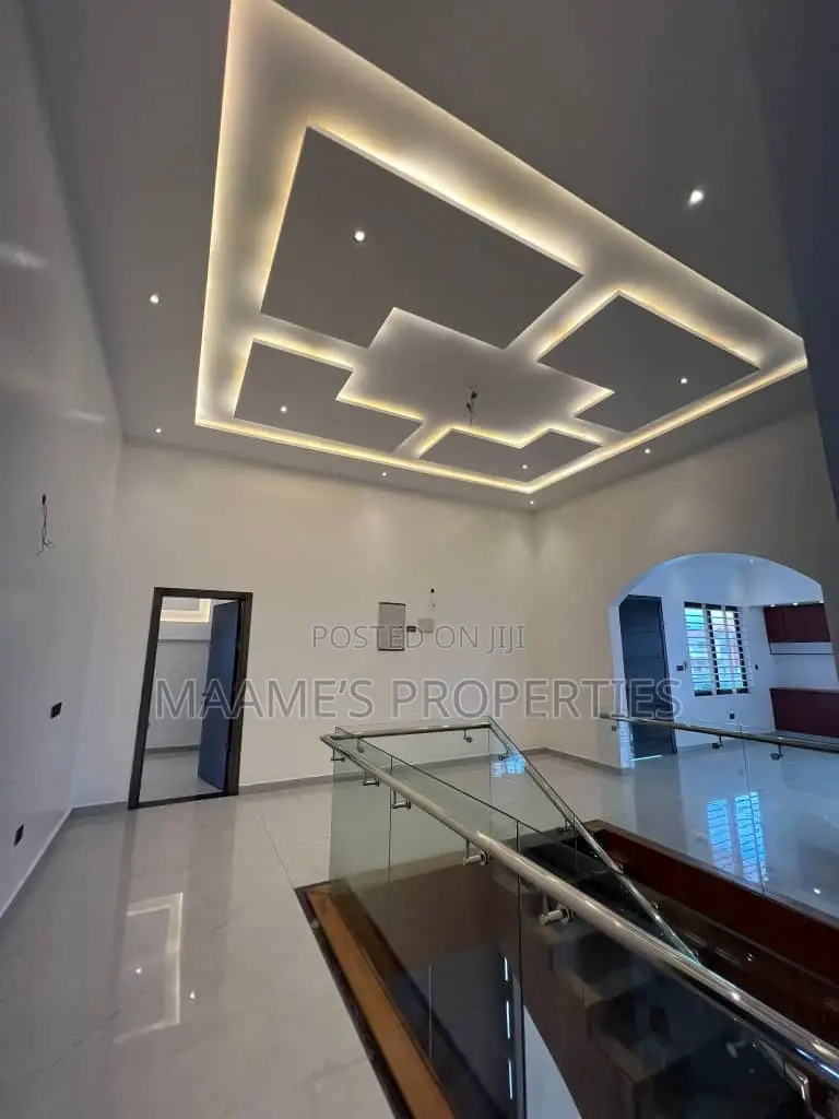 7bdrm Duplex in East Legon for sale
