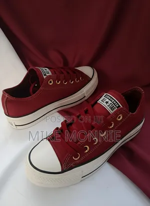 Converse (Burgundy)