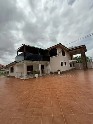 5bdrm House in Hometrust Properties, Amasaman for sale