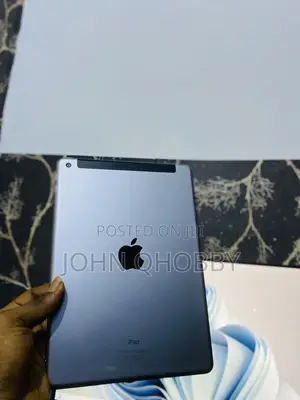 Apple iPad 9.7 32 GB Gray