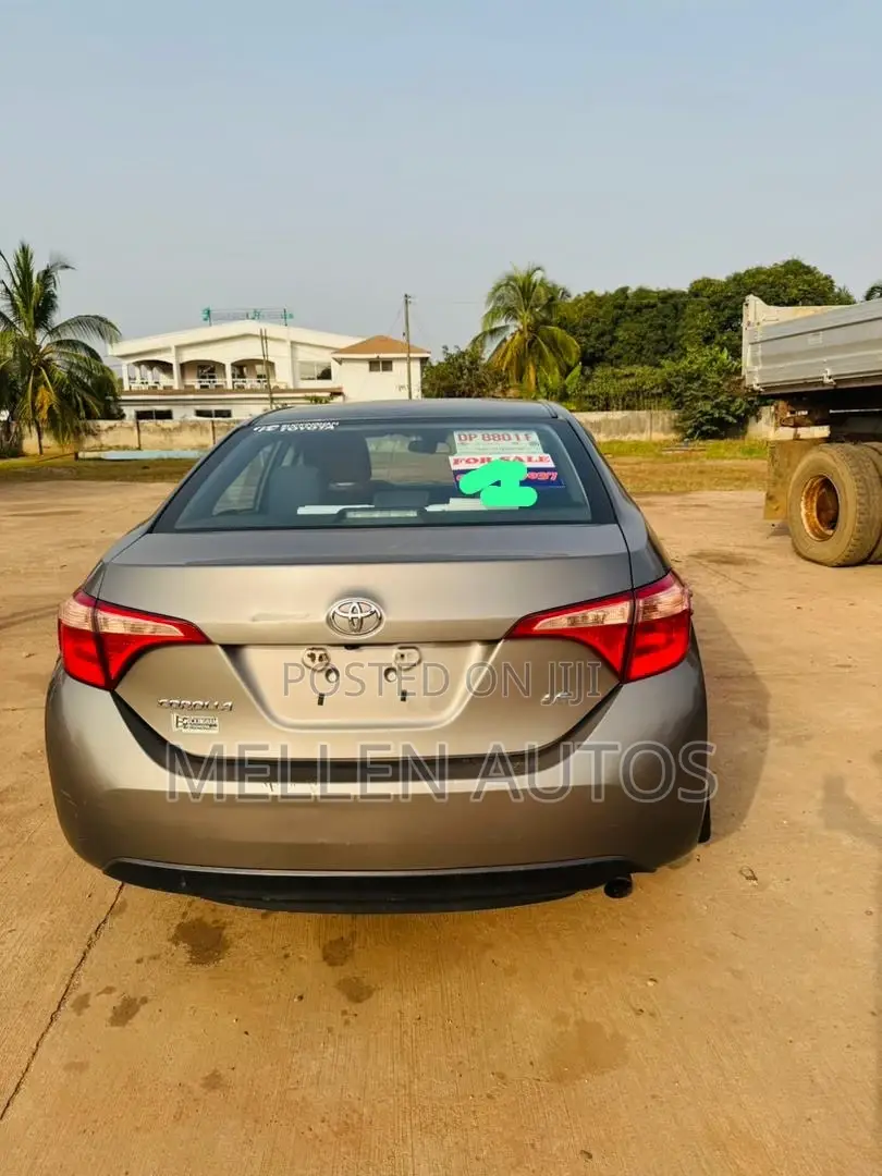 Toyota Corolla L (1.8L 4cyl 2A) 2018 Gray