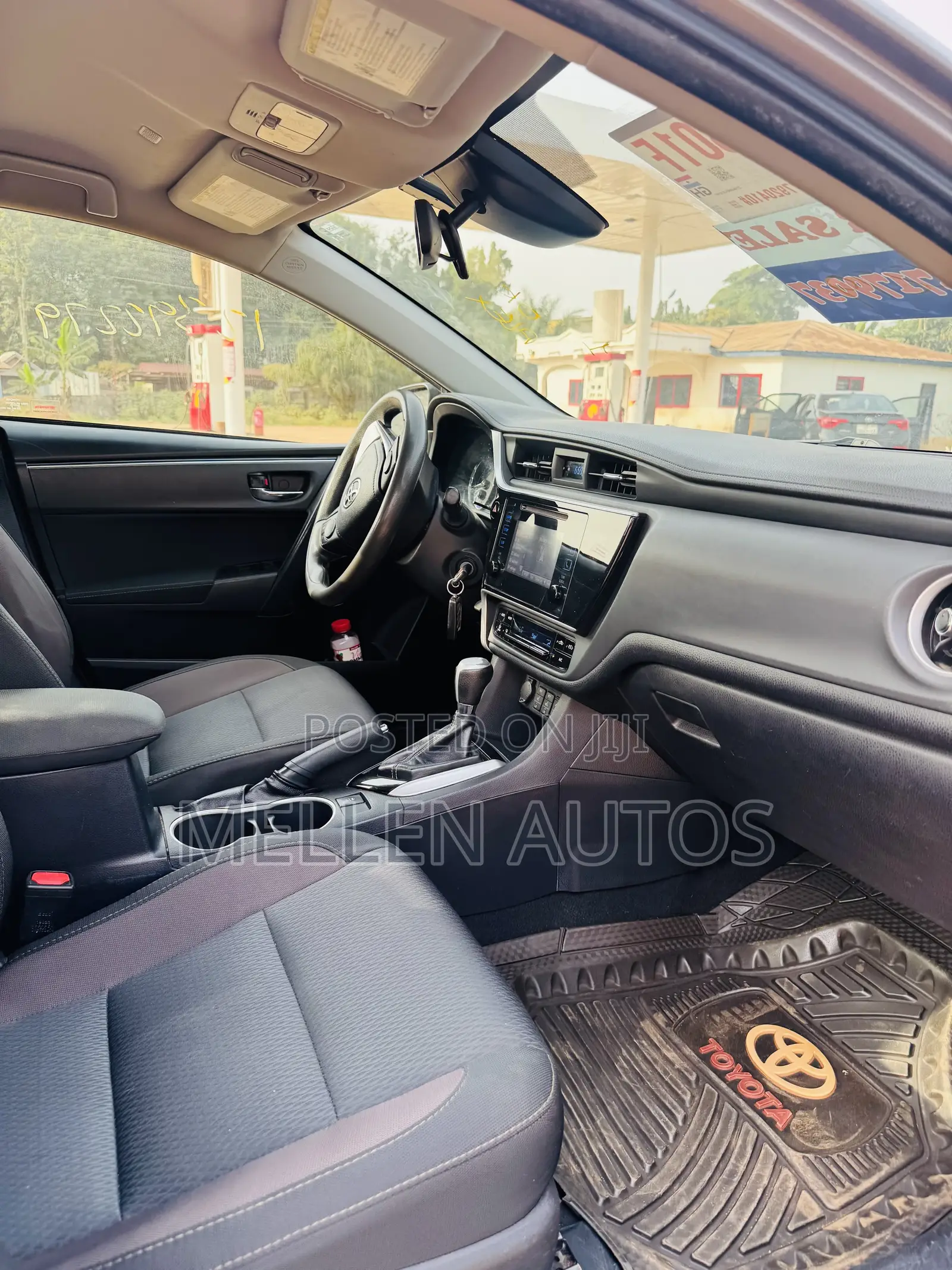 Toyota Corolla L (1.8L 4cyl 2A) 2018 Gray